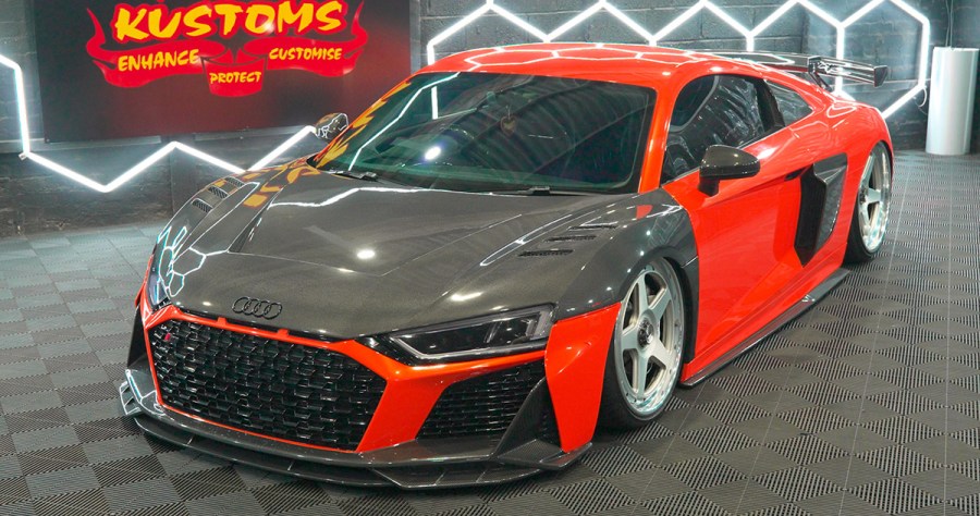 aeria shot of bagged Audi R8 v10 