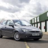 Ford Focus ST170 in the pitlane at Mallory Park race track