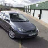 Ford Focus ST170 in the pitlane at Mallory Park race track