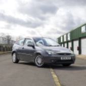 Ford Focus ST170 in the pitlane at Mallory Park race track