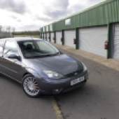Ford Focus ST170 in the pitlane at Mallory Park race track