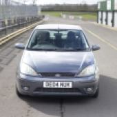 Ford Focus ST170 in the pitlane at Mallory Park race track