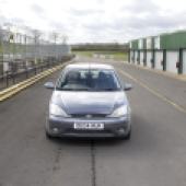 Ford Focus ST170 in the pitlane at Mallory Park race track