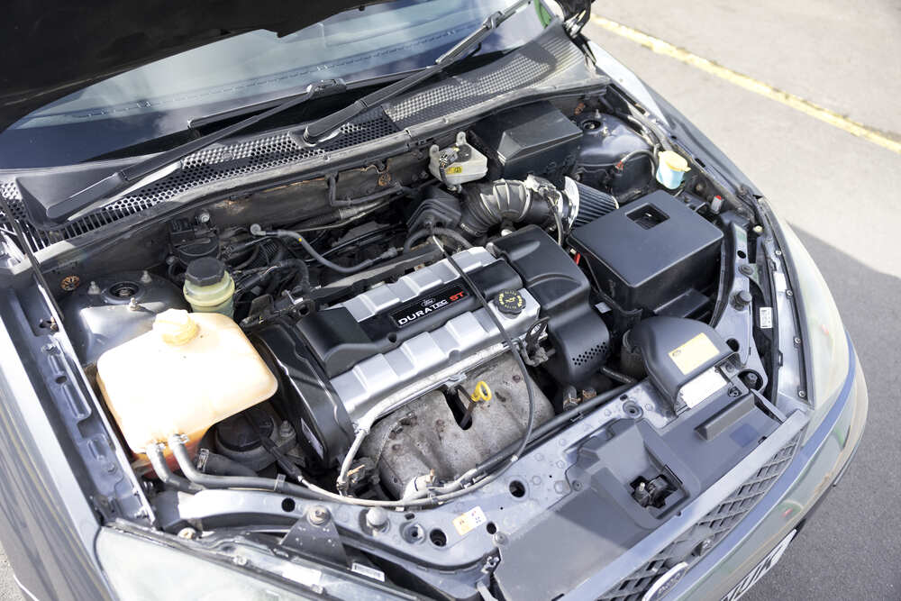 Ford Focus ST170 engine bay