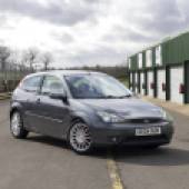 Ford Focus ST170 in the pitlane at Mallory Park race track