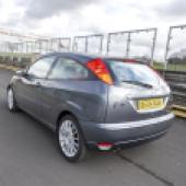 Ford Focus ST170 in the pitlane at Mallory Park race track