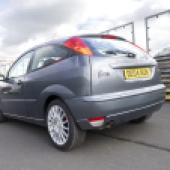 Ford Focus ST170 in the pitlane at Mallory Park race track