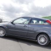 Ford Focus ST170 in the pitlane at Mallory Park race track