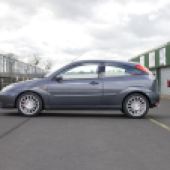 Ford Focus ST170 in the pitlane at Mallory Park race track