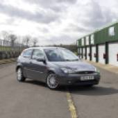 Ford Focus ST170 in the pitlane at Mallory Park race track