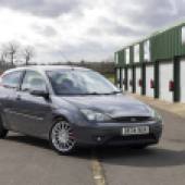 Ford Focus ST170 in the pitlane at Mallory Park race track