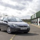 Ford Focus ST170 in the pitlane at Mallory Park race track
