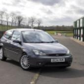 Ford Focus ST170 in the pitlane at Mallory Park race track