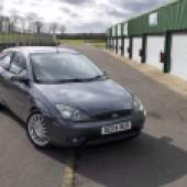 Ford Focus ST170 in the pitlane at Mallory Park race track