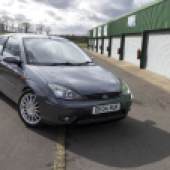Ford Focus ST170 in the pitlane at Mallory Park race track