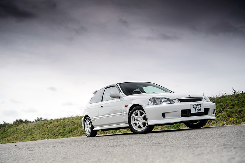 Front 3/4 shot of Honda Civic Type R EK9