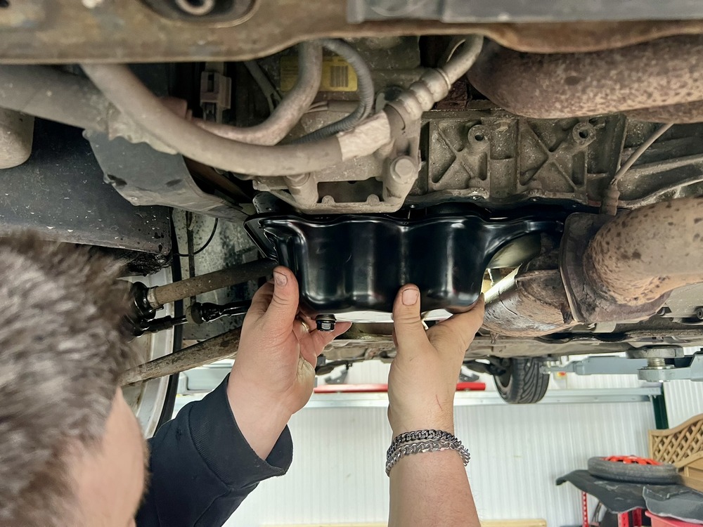 Installing a new oil sump to an engine