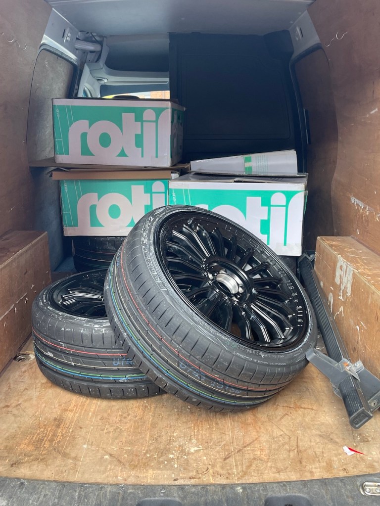 Project Caddy wheels & tyres