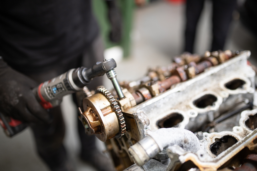 Tom v Dale 3 - Engine strip down