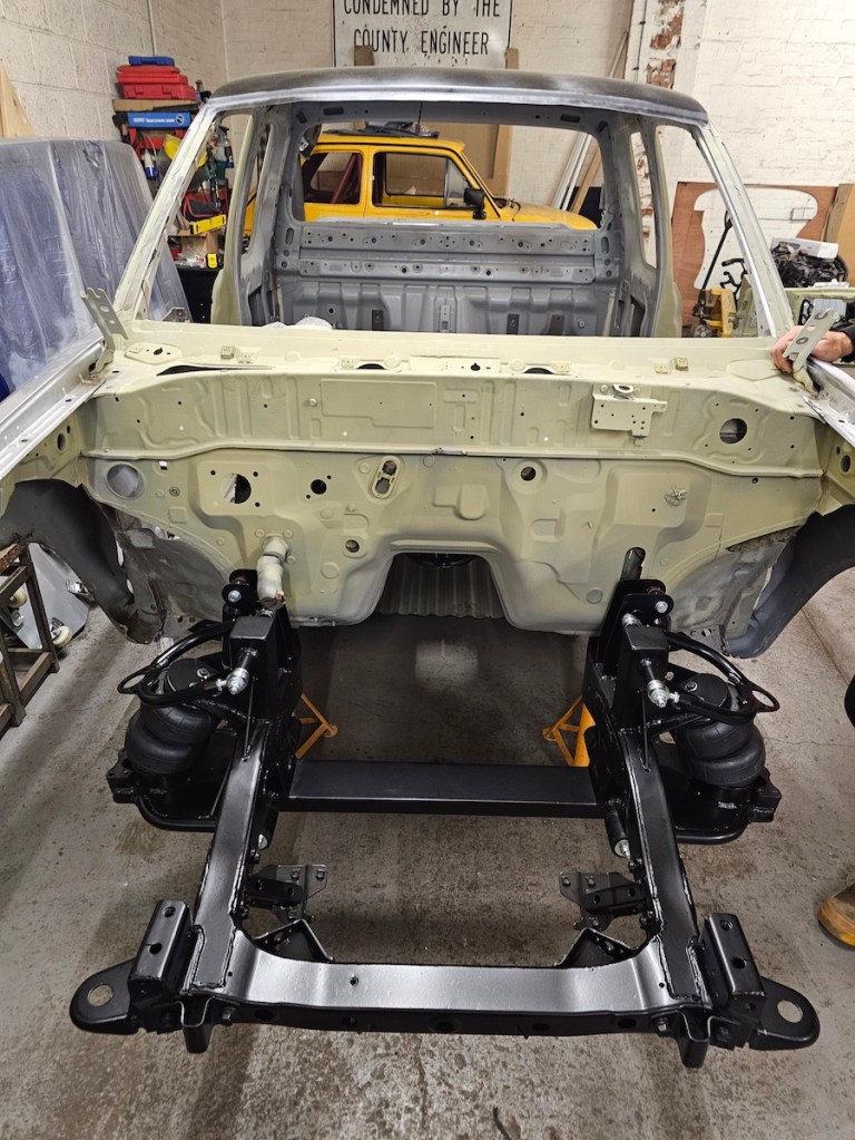 Tom v Dale 3 - Wheels custom chassis front