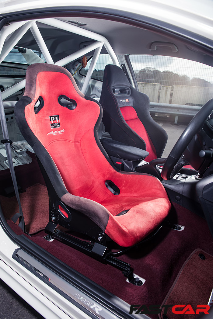 Bucket seats in Turbocharged Honda Civic Type R FN2