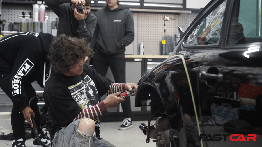 Nakai-San cutting the arch of a 964